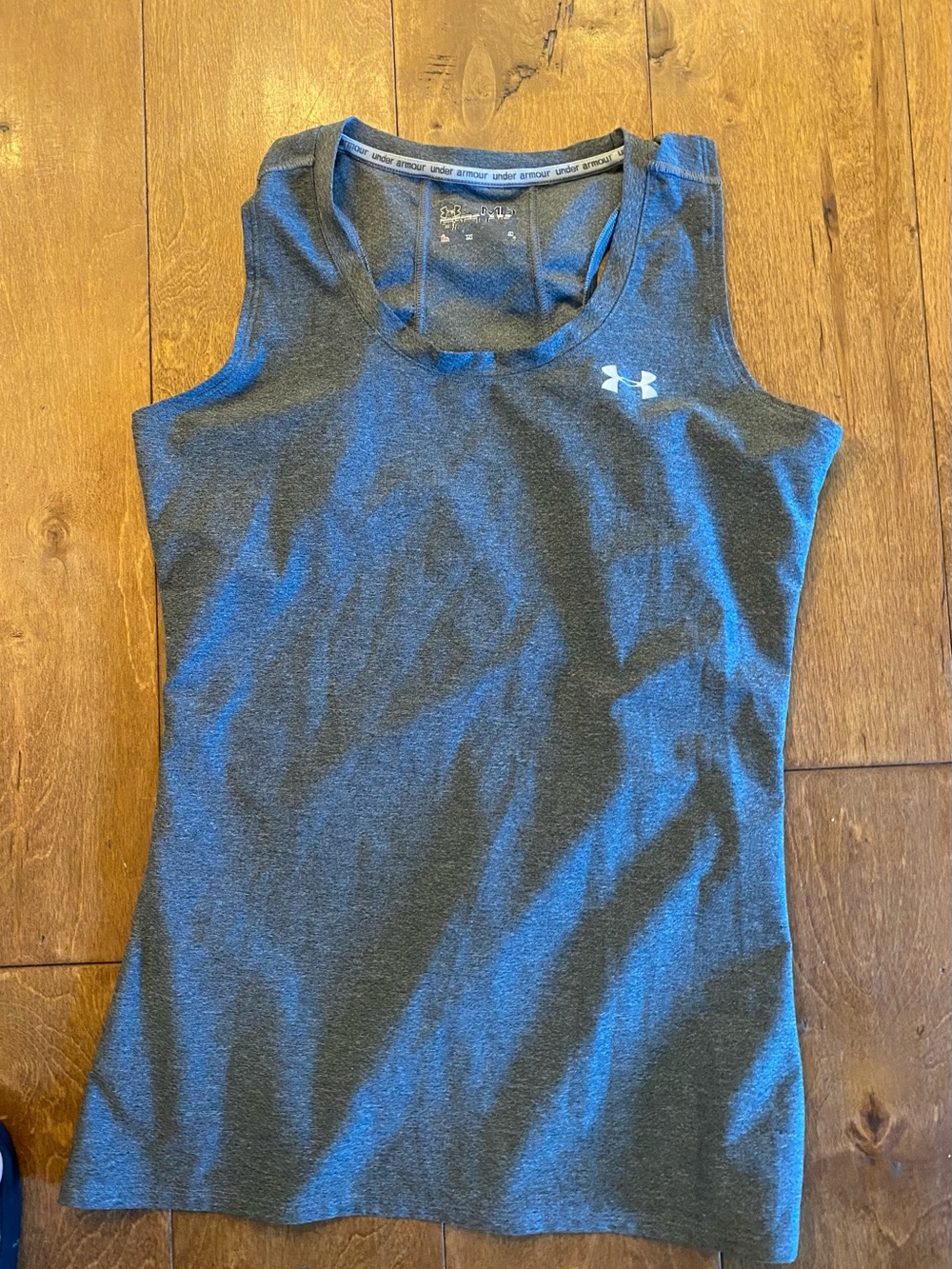 Under Armour Women's Gray Athletic Tank Top. Size M like new!